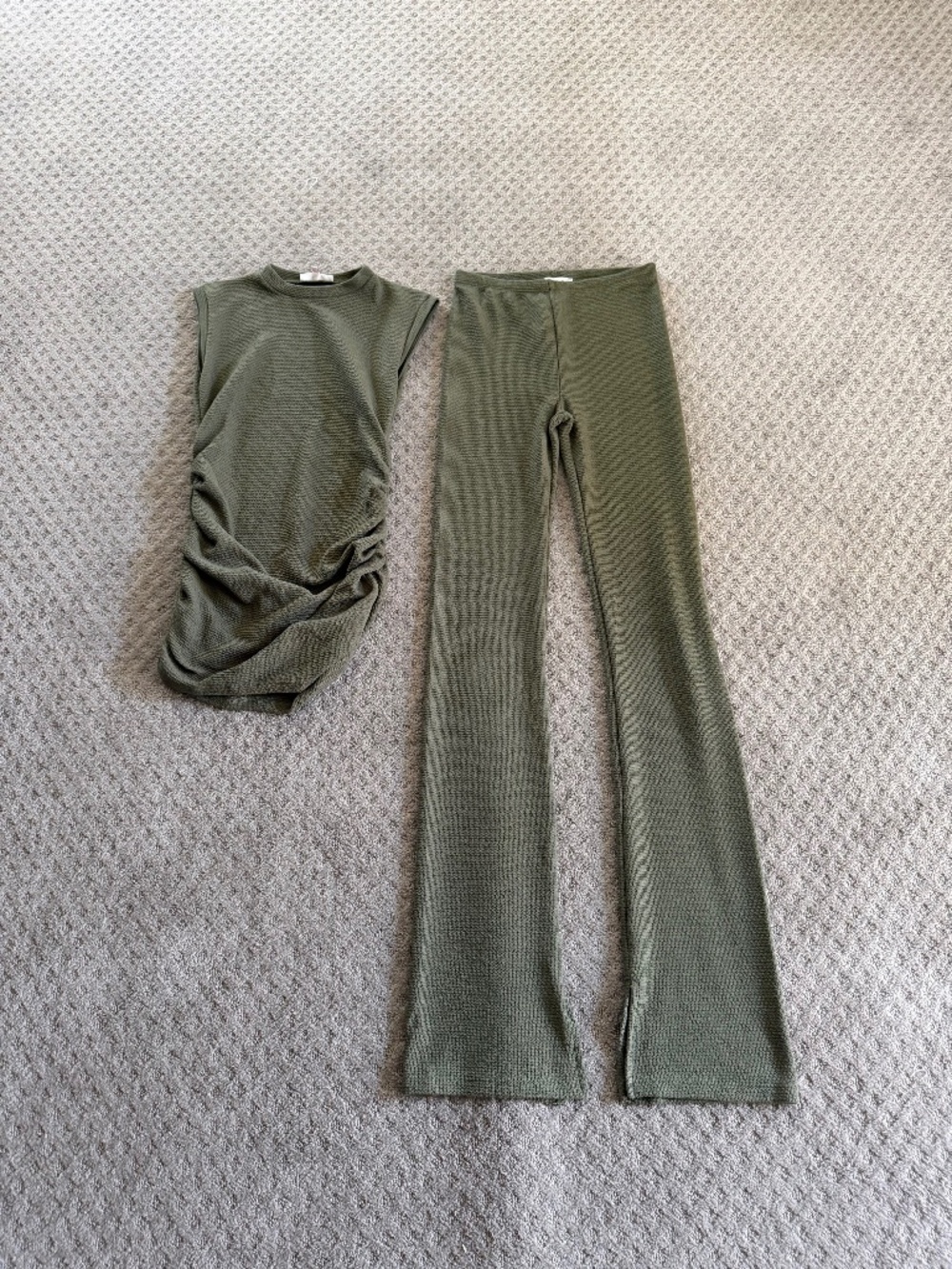 Olive green 2pc Pant set size medium NWOT